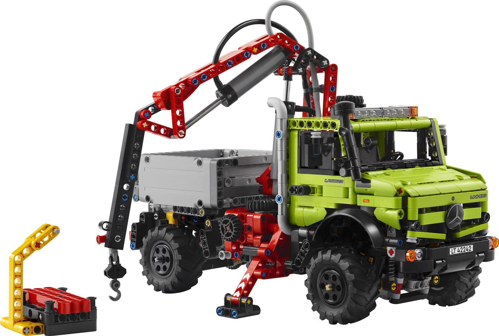 Mercedes-Benz Unimog U 5023 z dźwigiem
